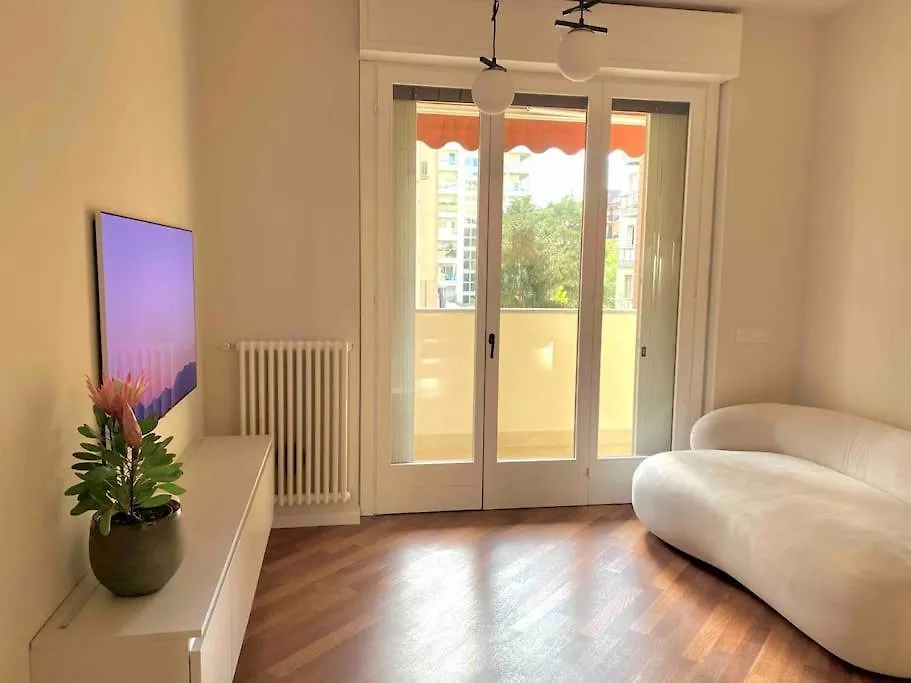 Appartamento Suite - Metropolitana Primaticcio M1 Milan 0*,  Italy